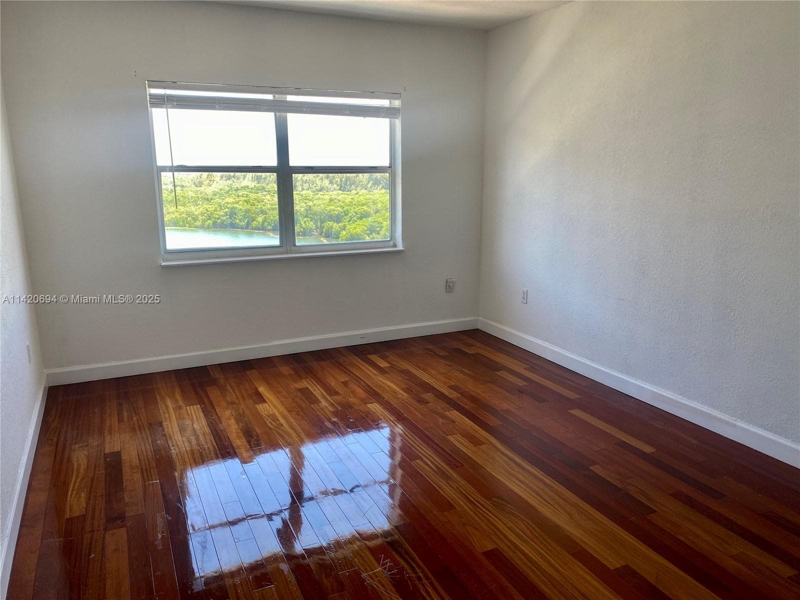 400 Kings Point Dr 1406 photo 4