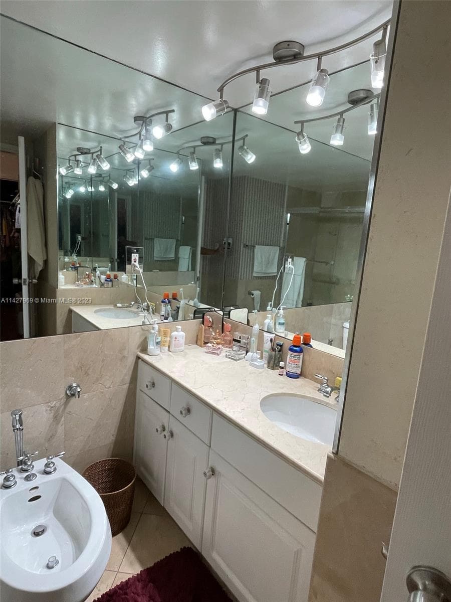 5151 Collins Ave 1523 photo 22