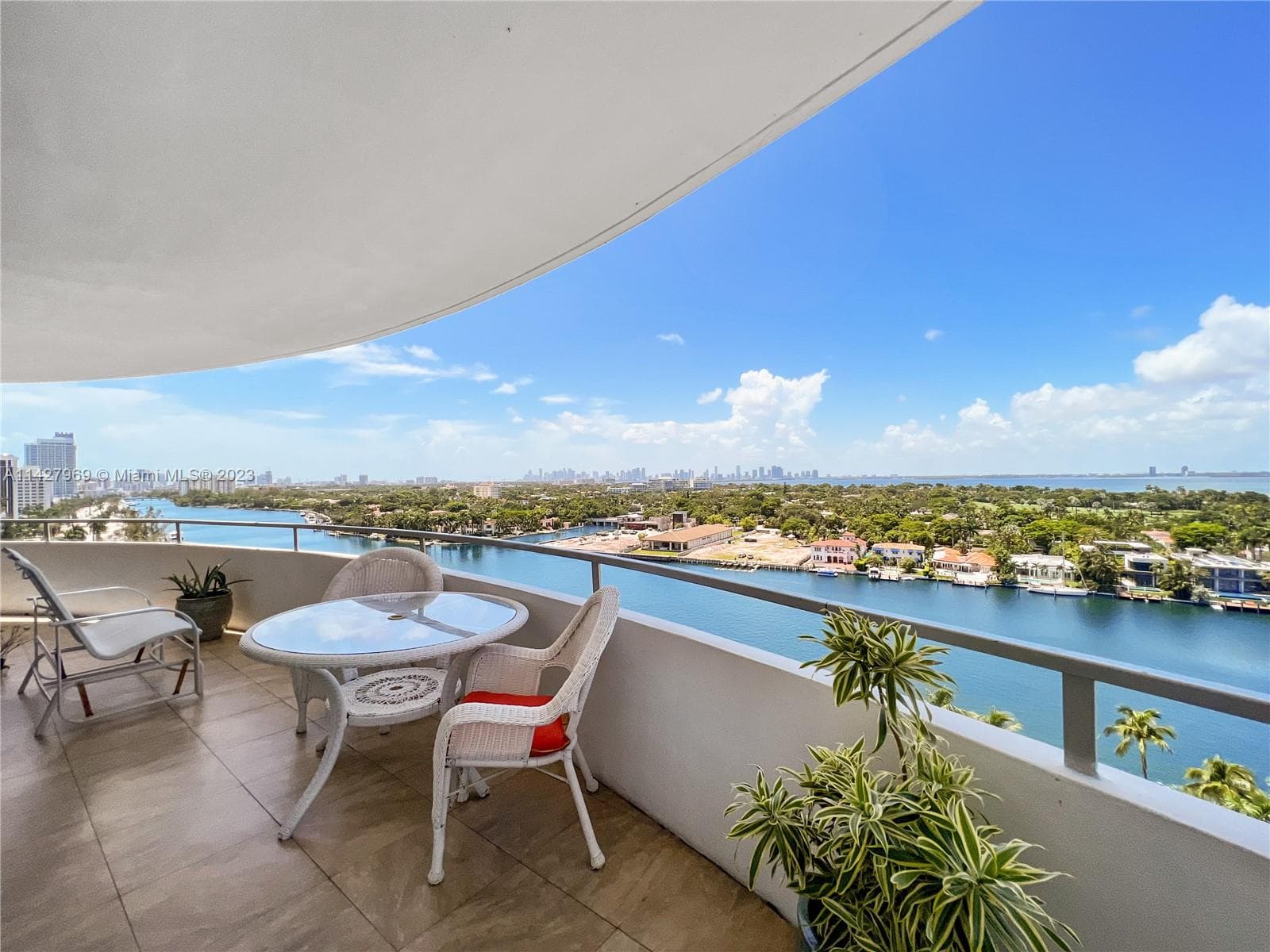 5151 Collins Ave 1523 photo 3