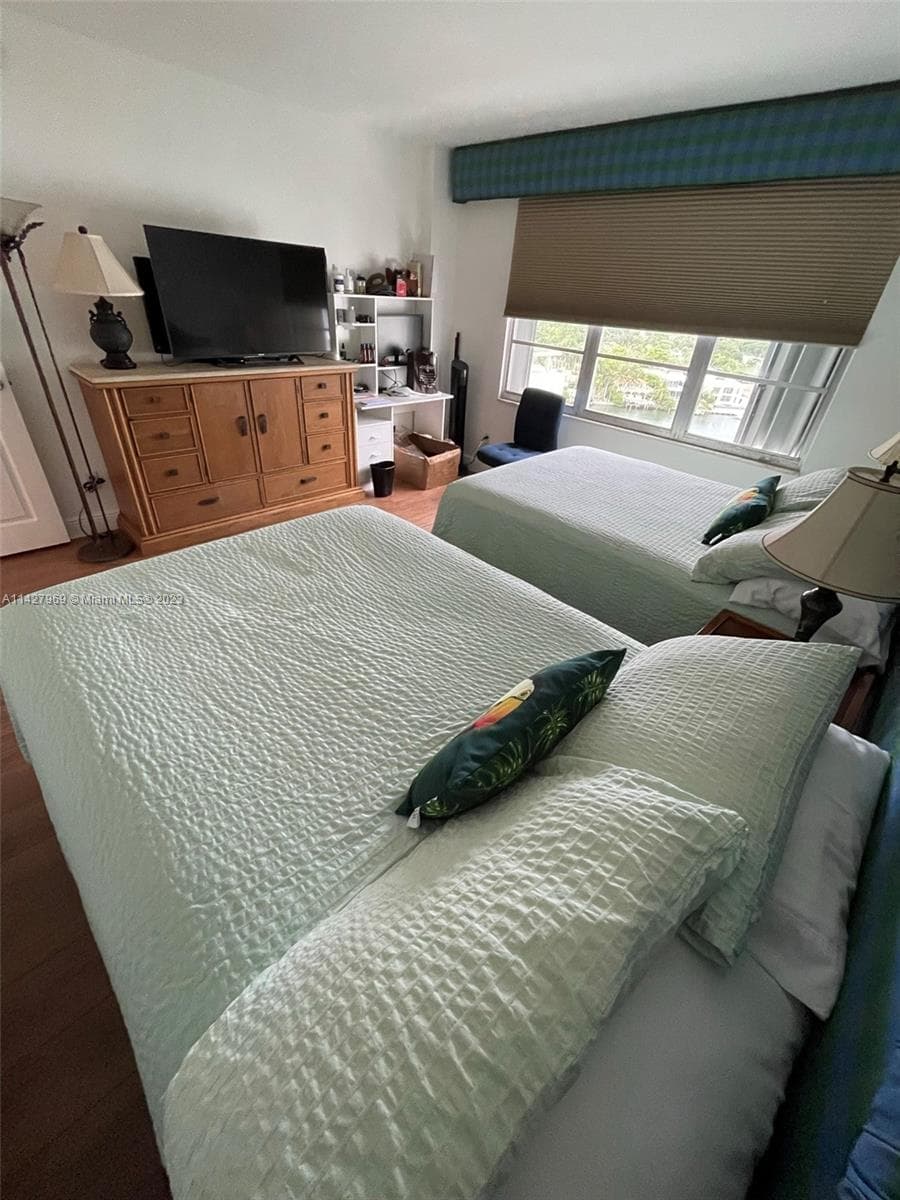 5151 Collins Ave 1523 photo 18
