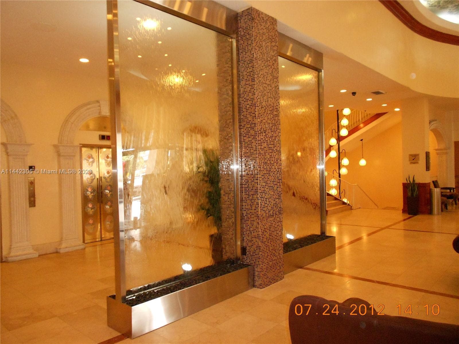 19201 Collins Ave 637 photo 2