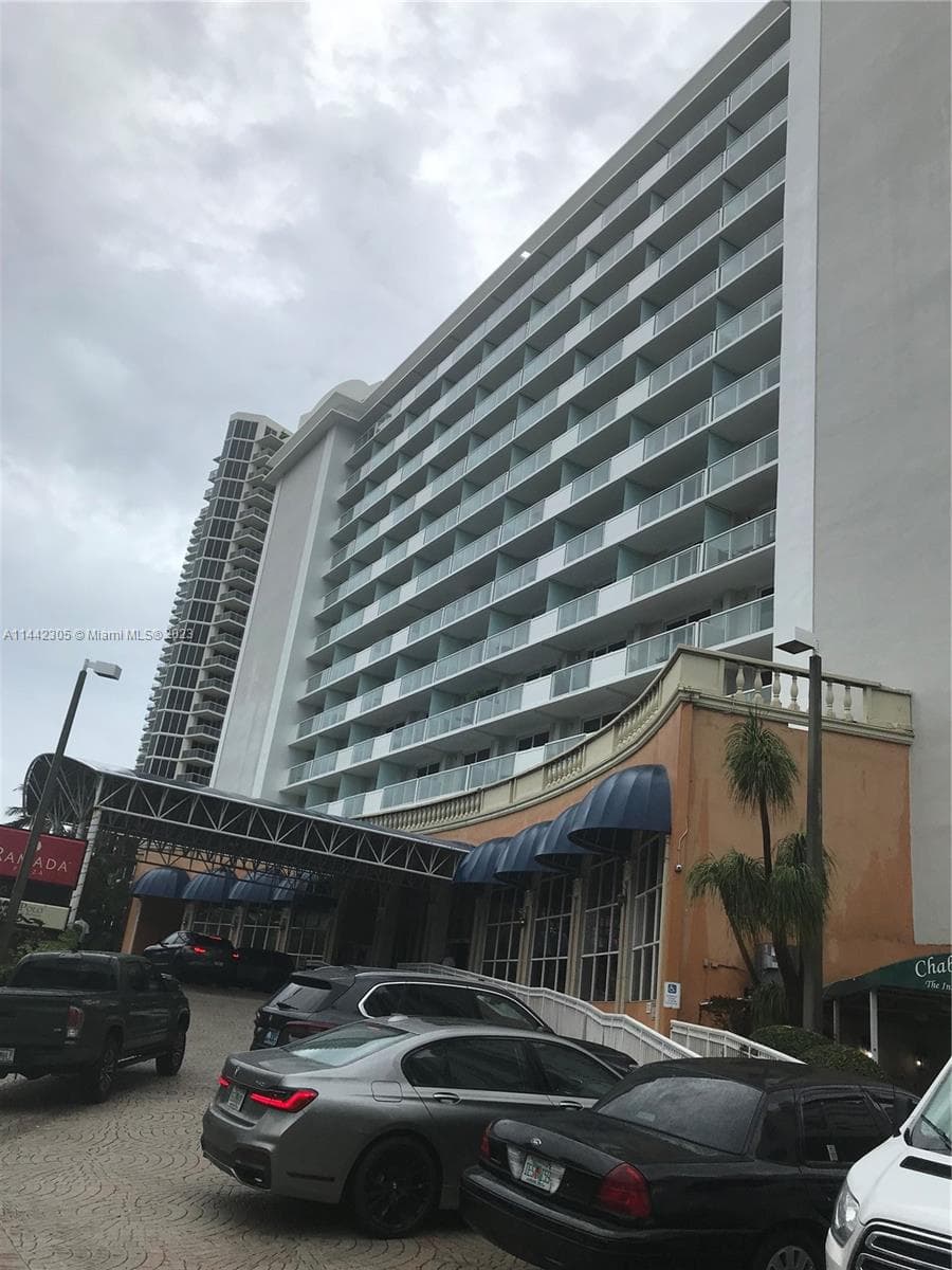 19201 Collins Ave 637 photo 12