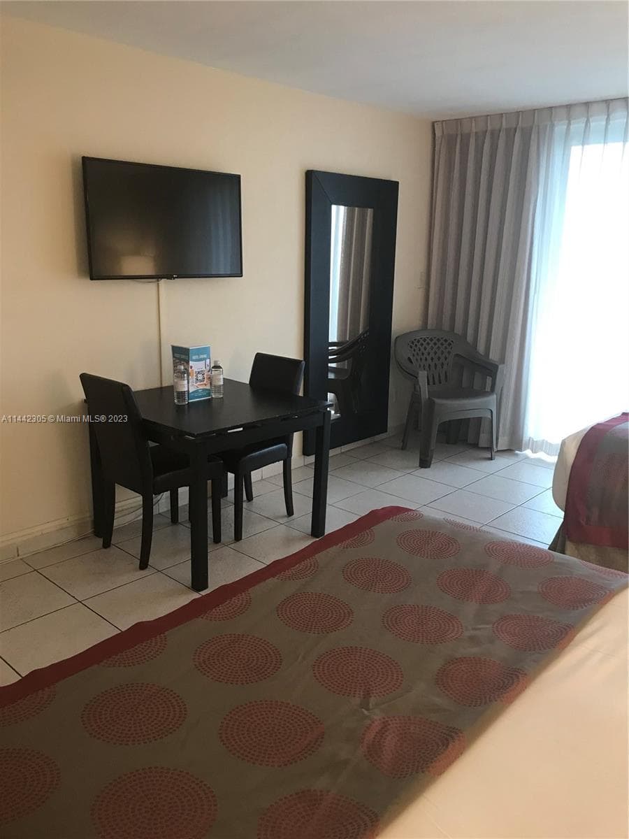 19201 Collins Ave 637 photo 7