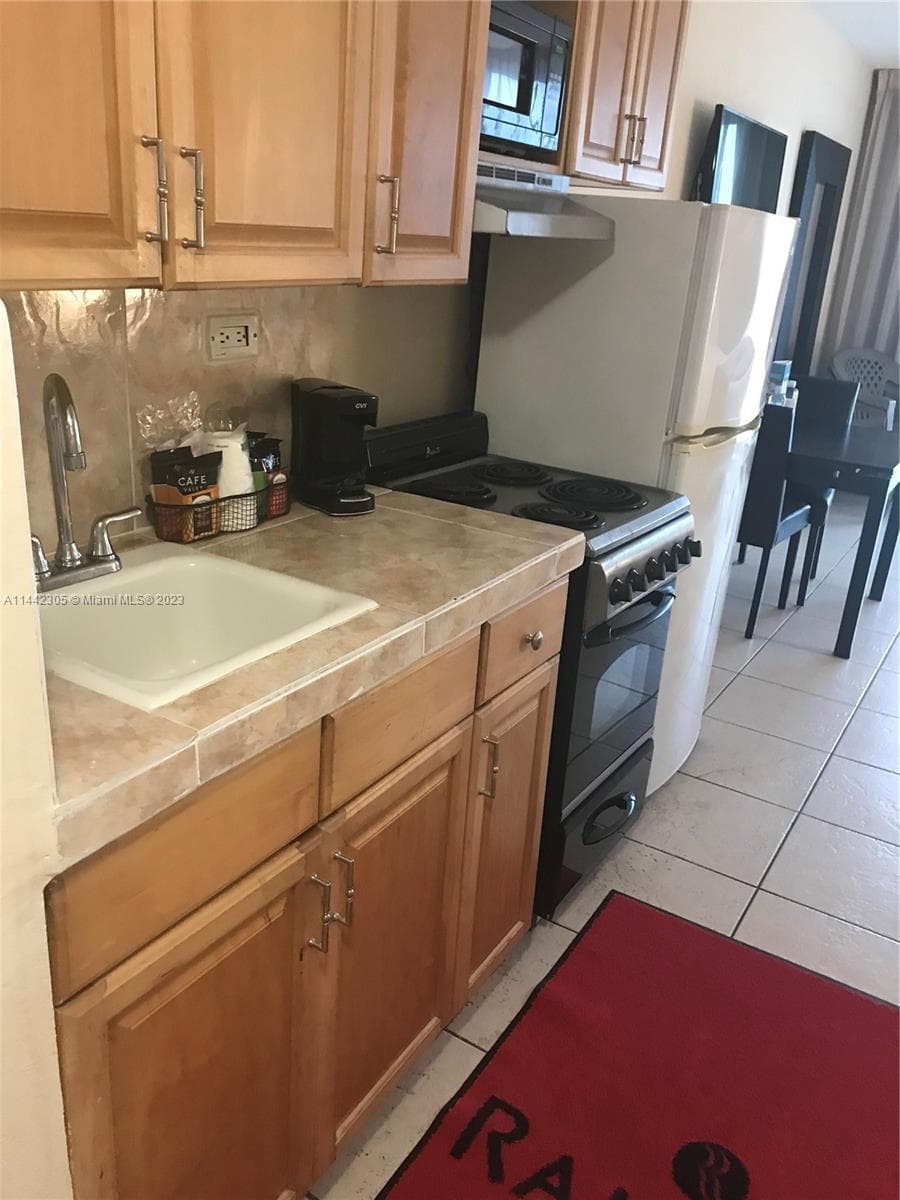 19201 Collins Ave 637 photo 9