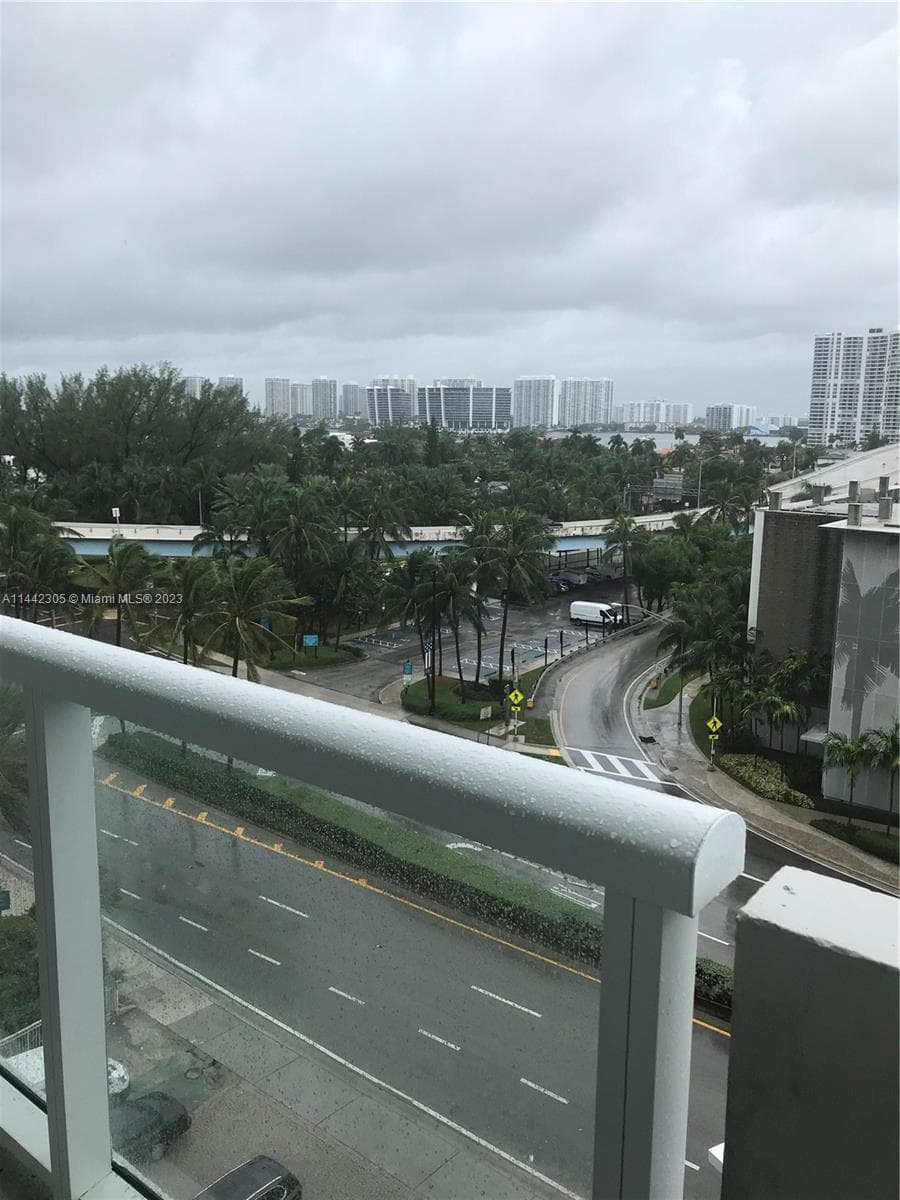 19201 Collins Ave 637 photo 10