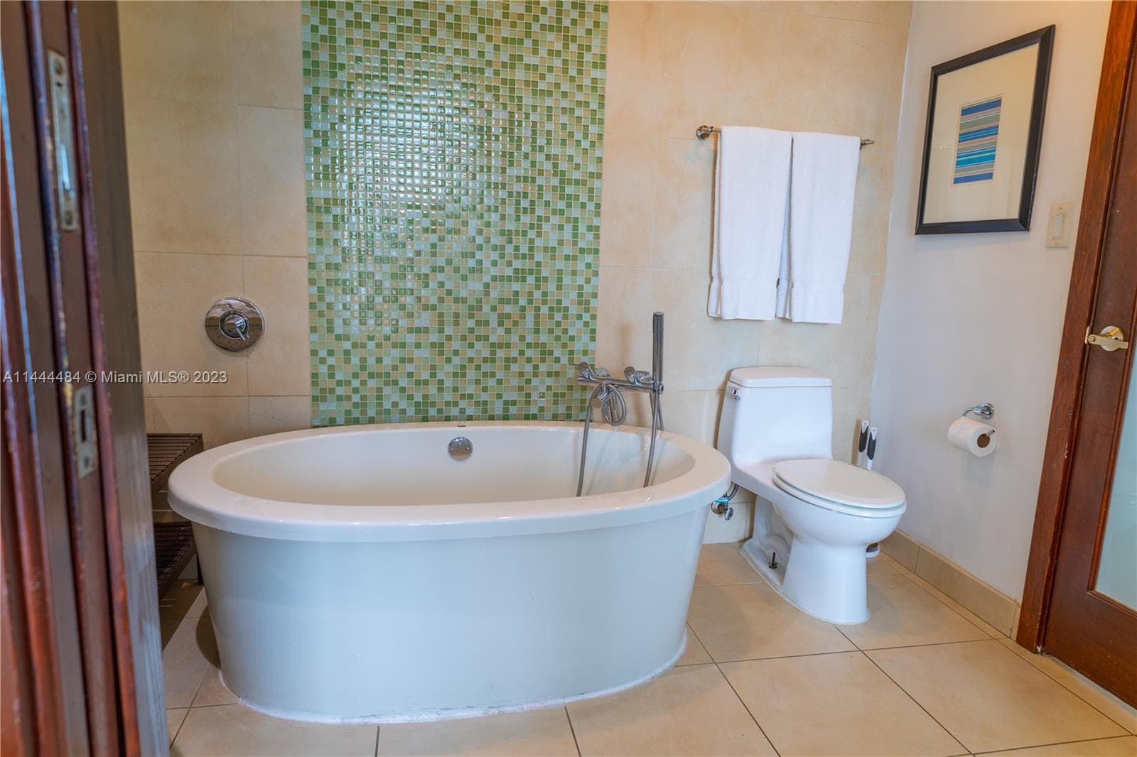 1052 Ocean Dr C503 photo 20