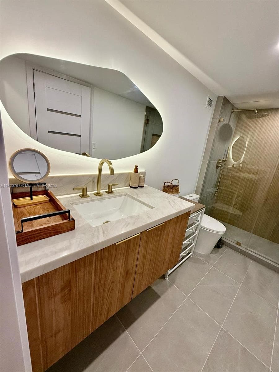 2301 Collins Ave 1121 photo 2