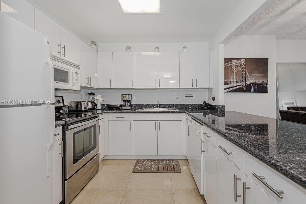 2301 Collins Ave 803 photo 16