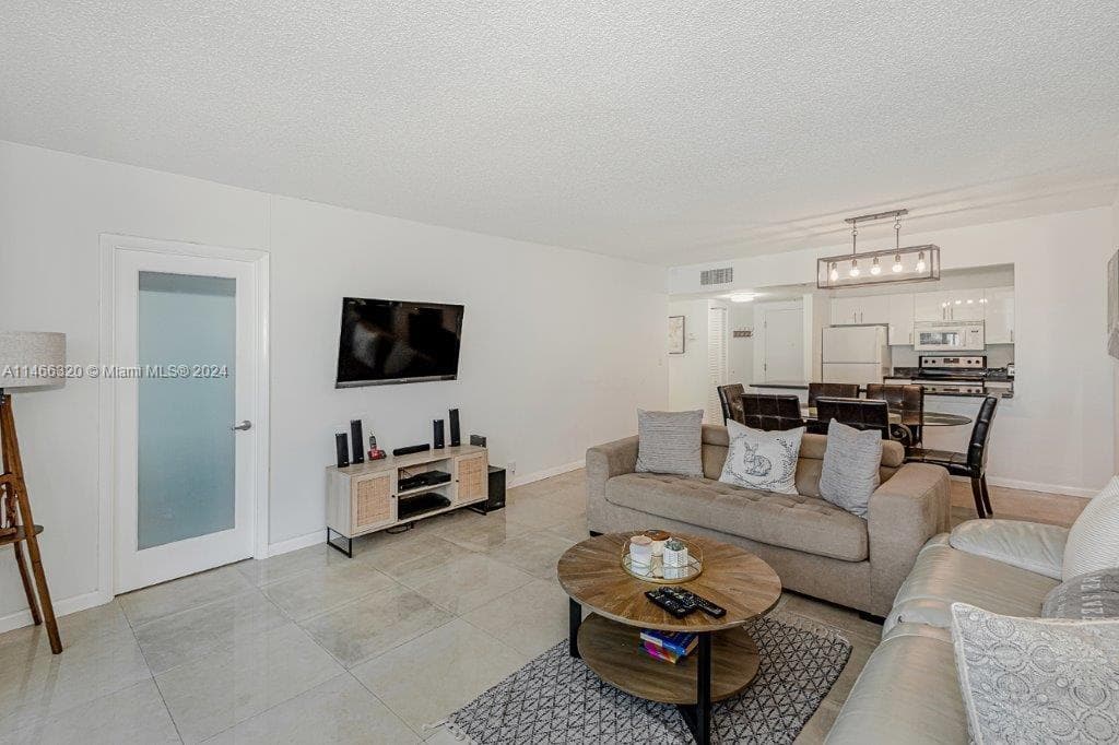 2301 Collins Ave 803 photo 18