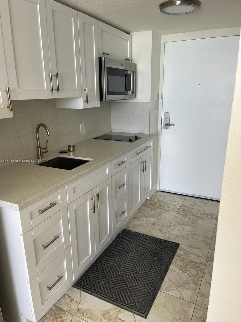 19201 Collins Ave 411 photo 2