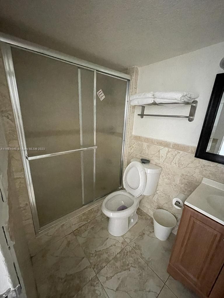 19201 Collins Ave 411 photo 6