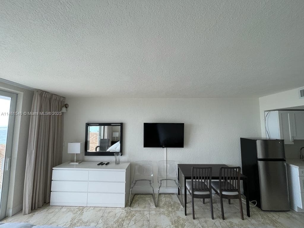 19201 Collins Ave 411 photo 5