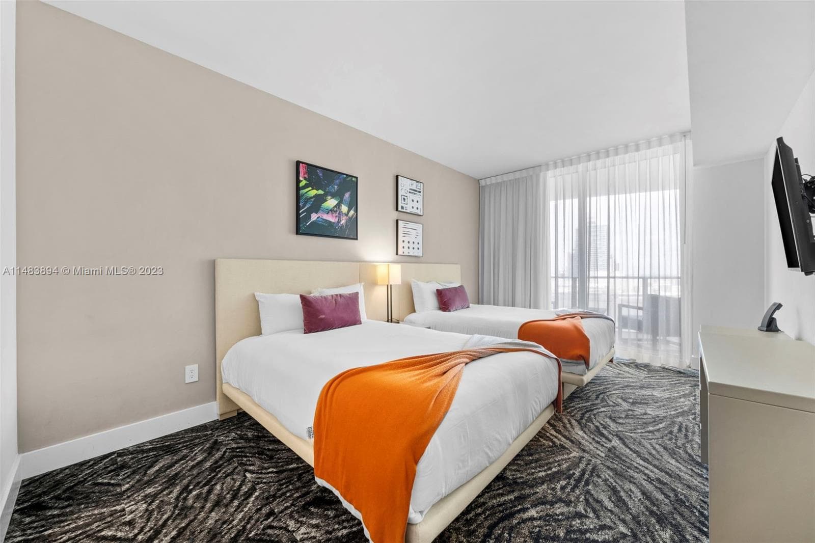 4111 Ocean Dr 1406 photo 1