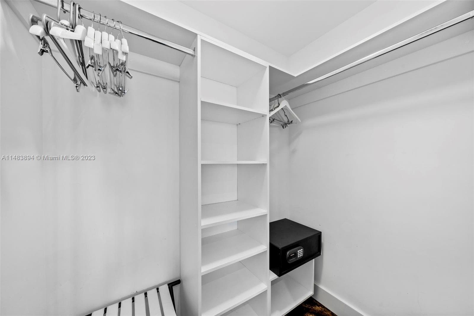 4111 Ocean Dr 1406 photo 5