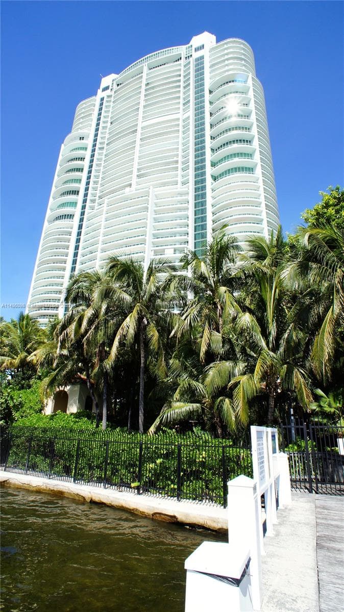 1643 Brickell Slip #5 photo 3