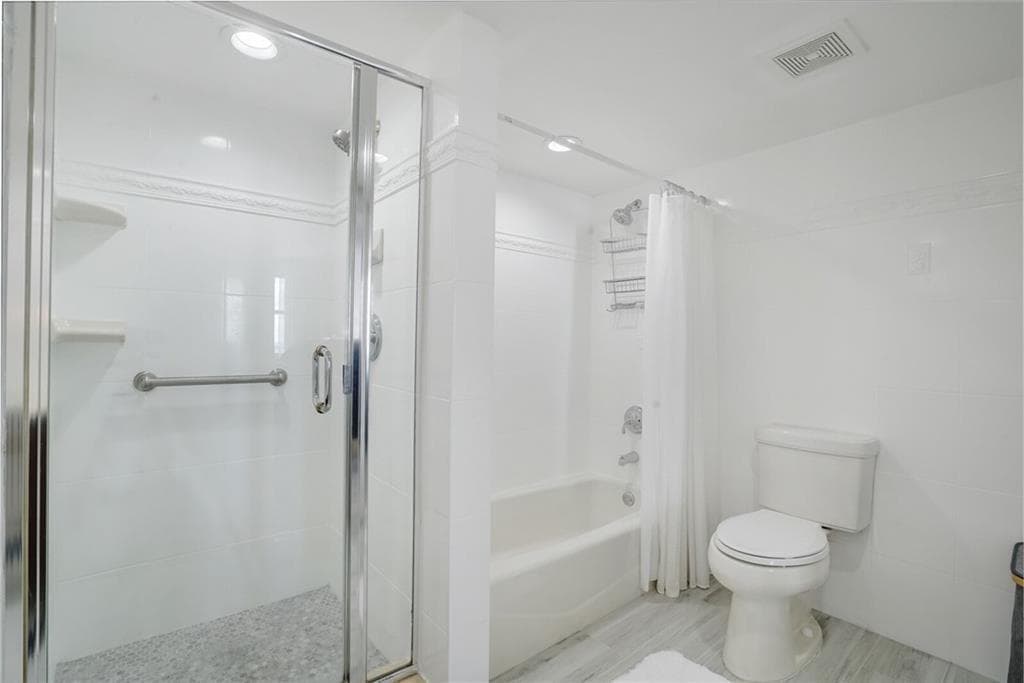 77 S Birch Road 15B photo 20