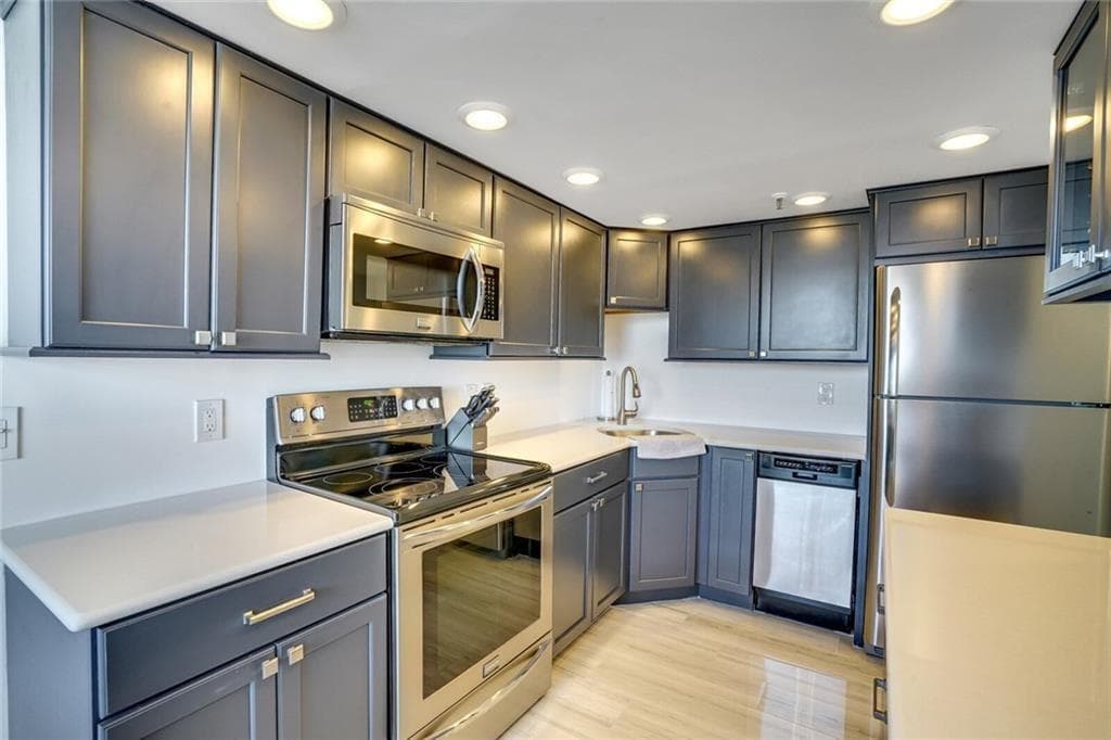 77 S Birch Road 15B photo 10