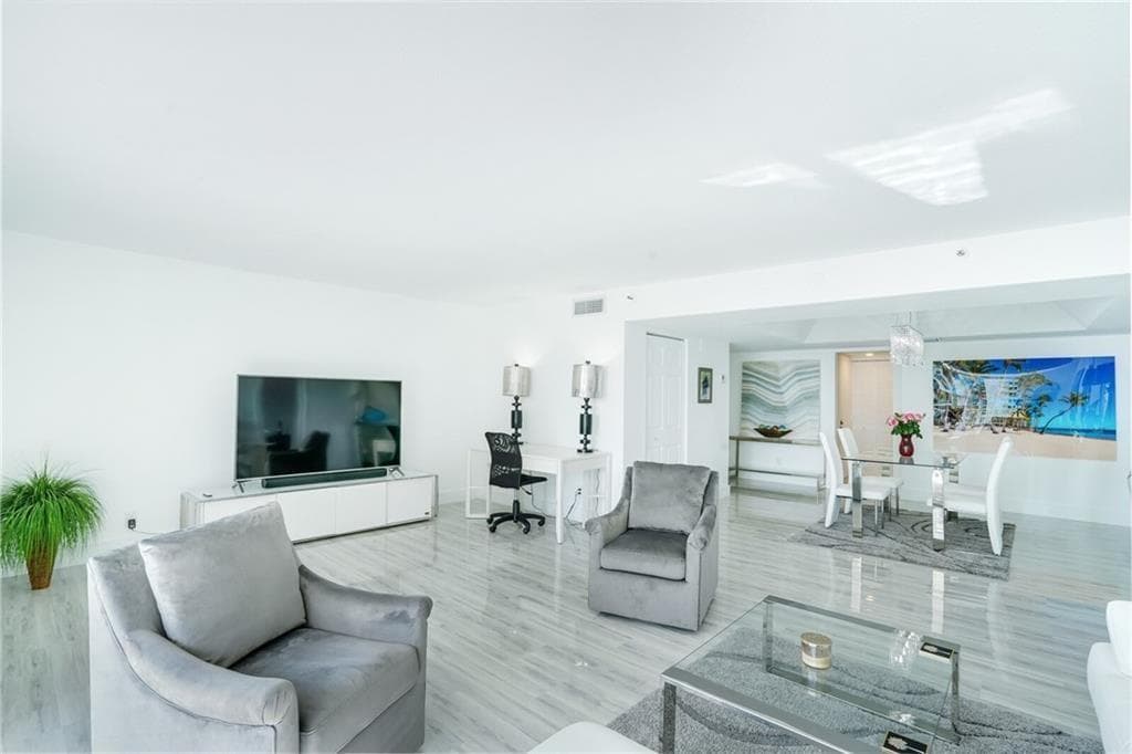 77 S Birch Road 15B photo 8