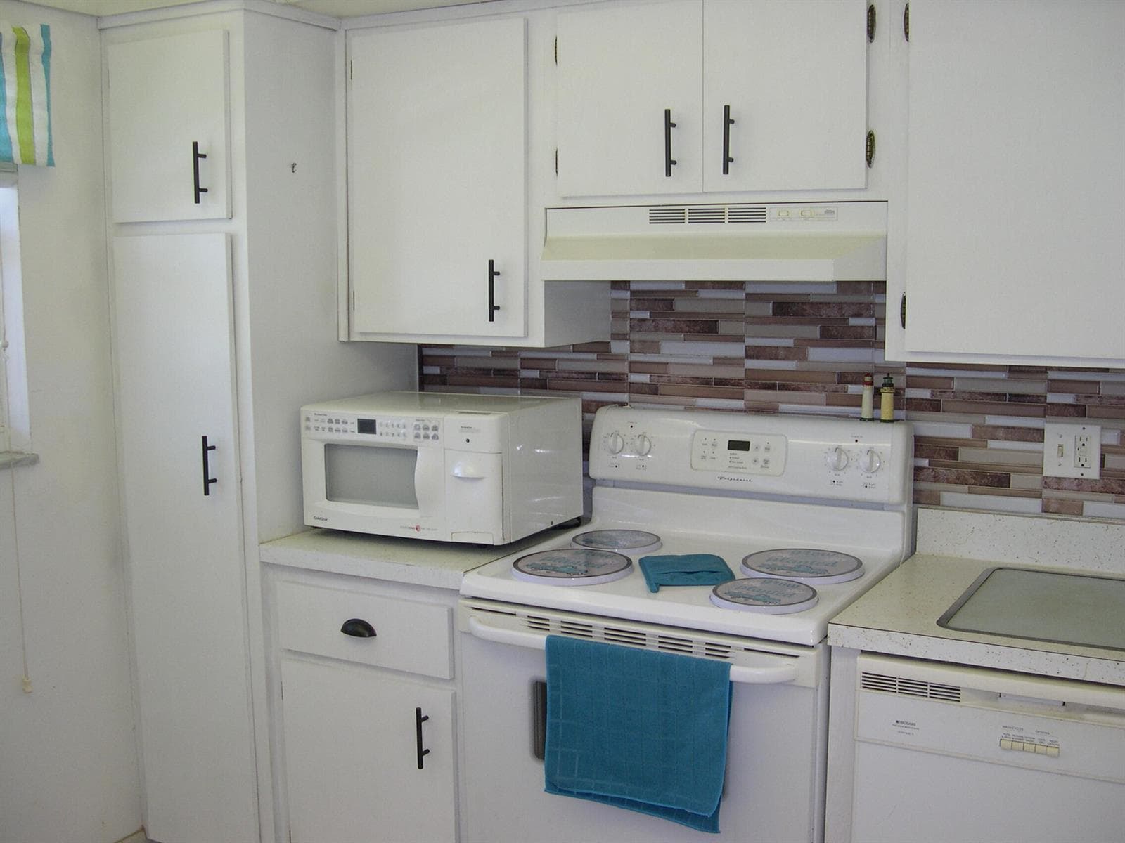 1172 Commodore Court 204 photo 8