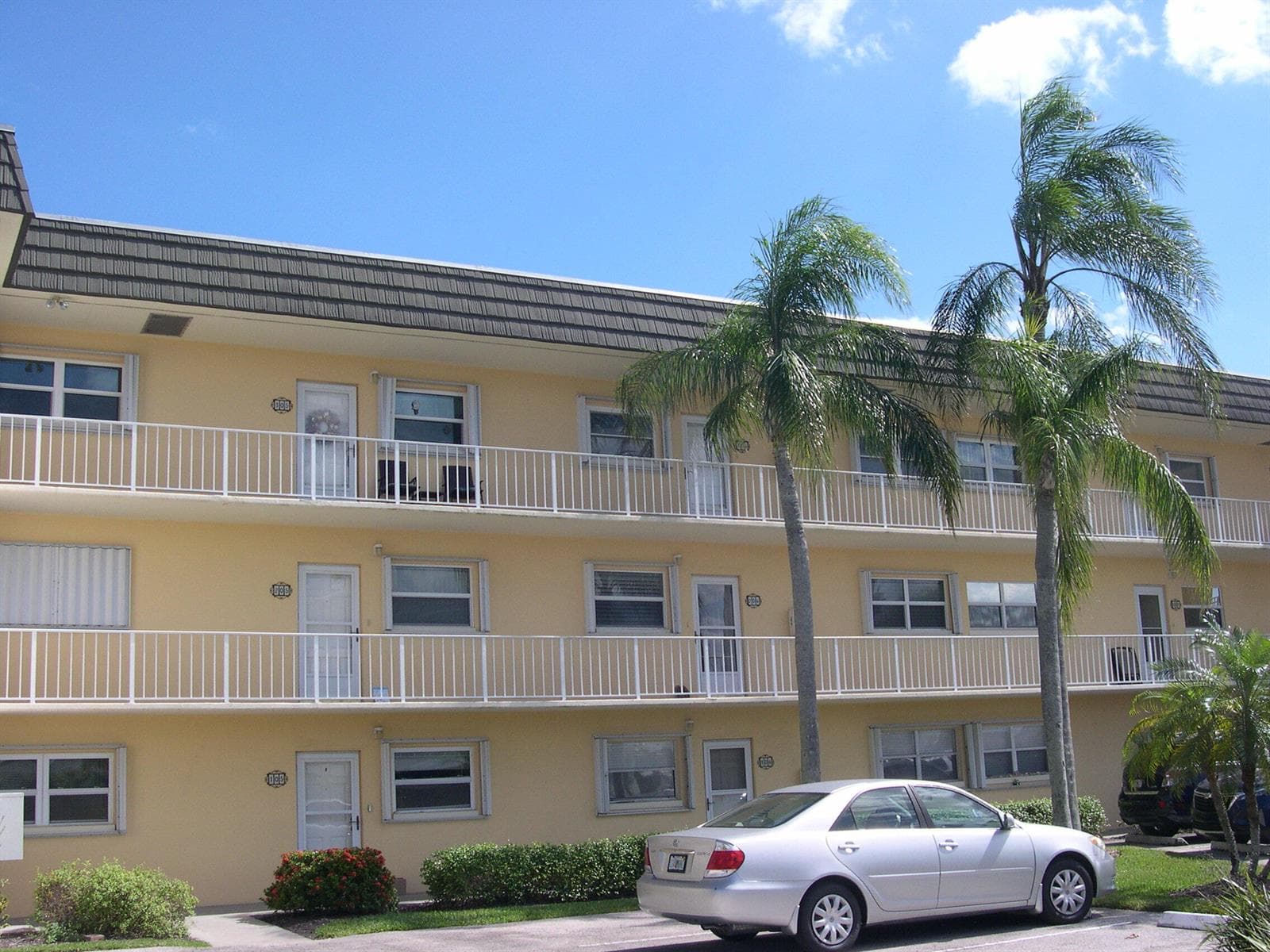 1351 Bayshore Drive 307 photo 1