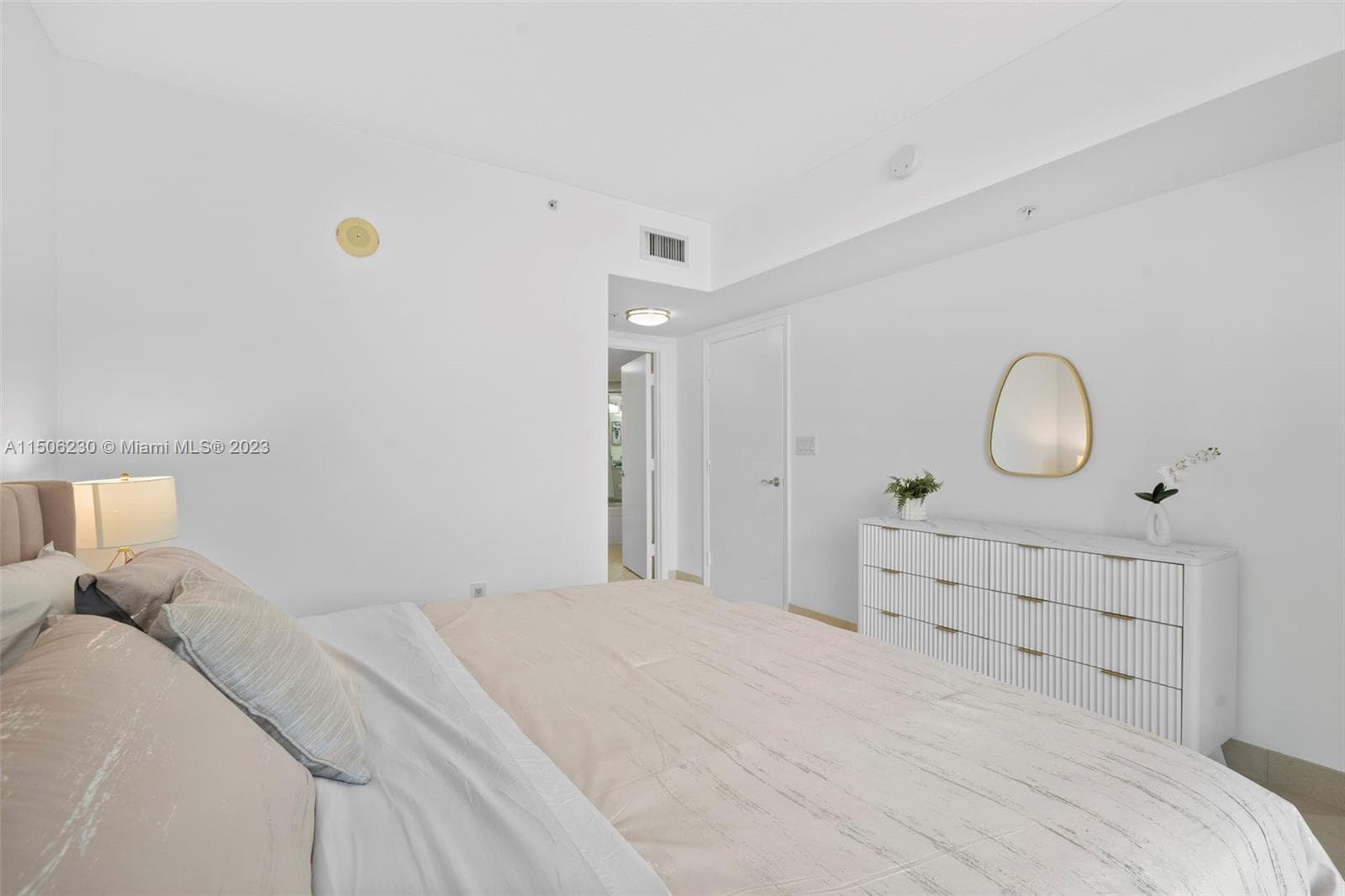 16699 Collins Ave 1710 photo 11