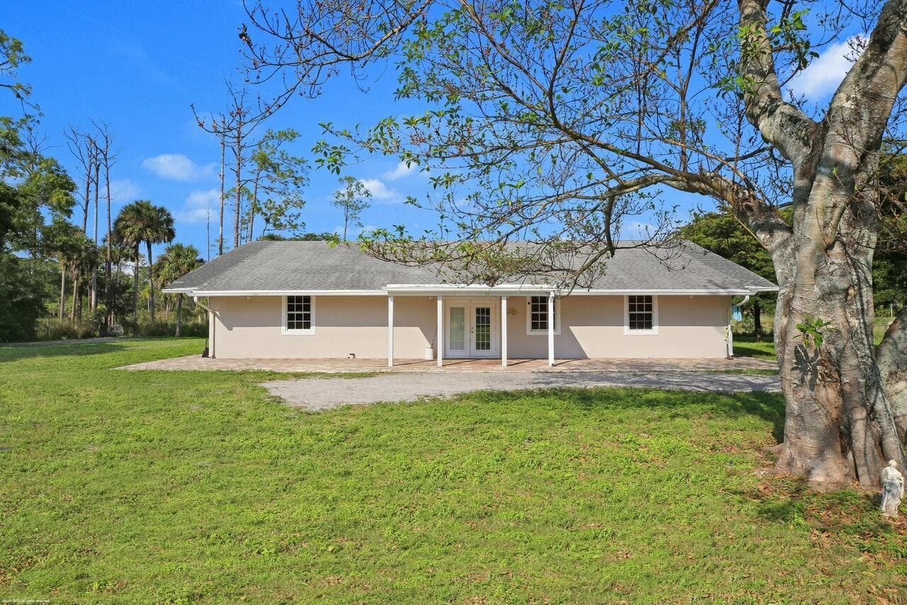 2221 F Road photo 1