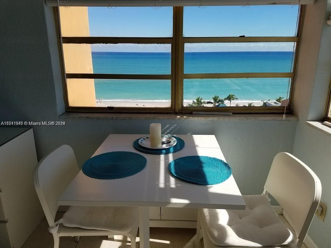 19201 COLLINS AVE 744 photo 2