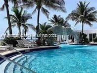 18001 Collins Ave 810 photo 2