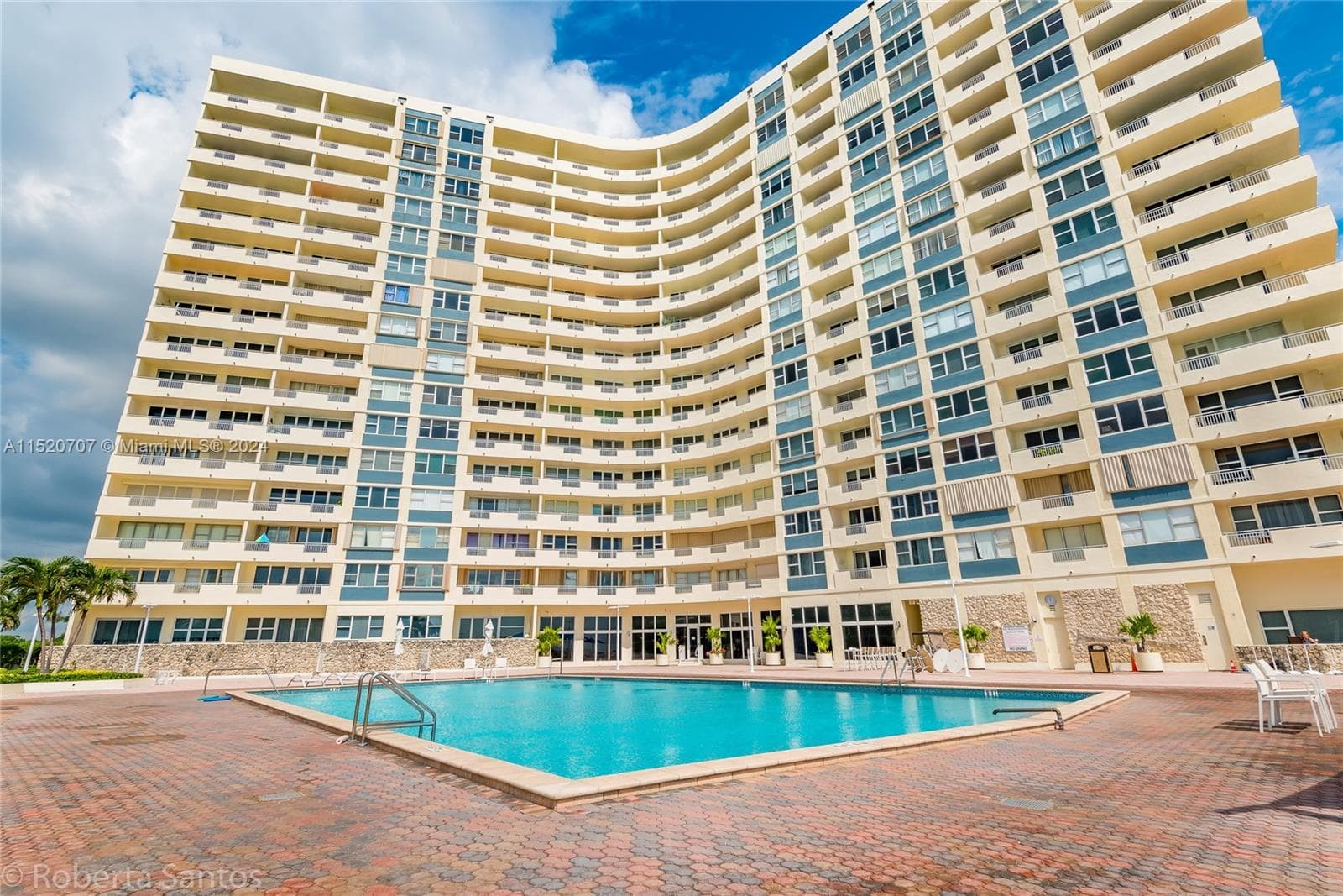 3180 S Ocean Dr 422 photo 2