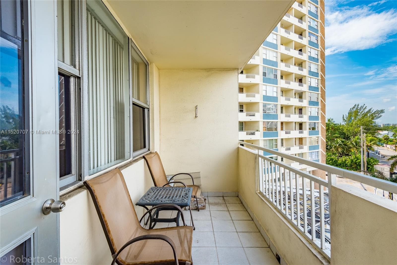 3180 S Ocean Dr 422 photo 7