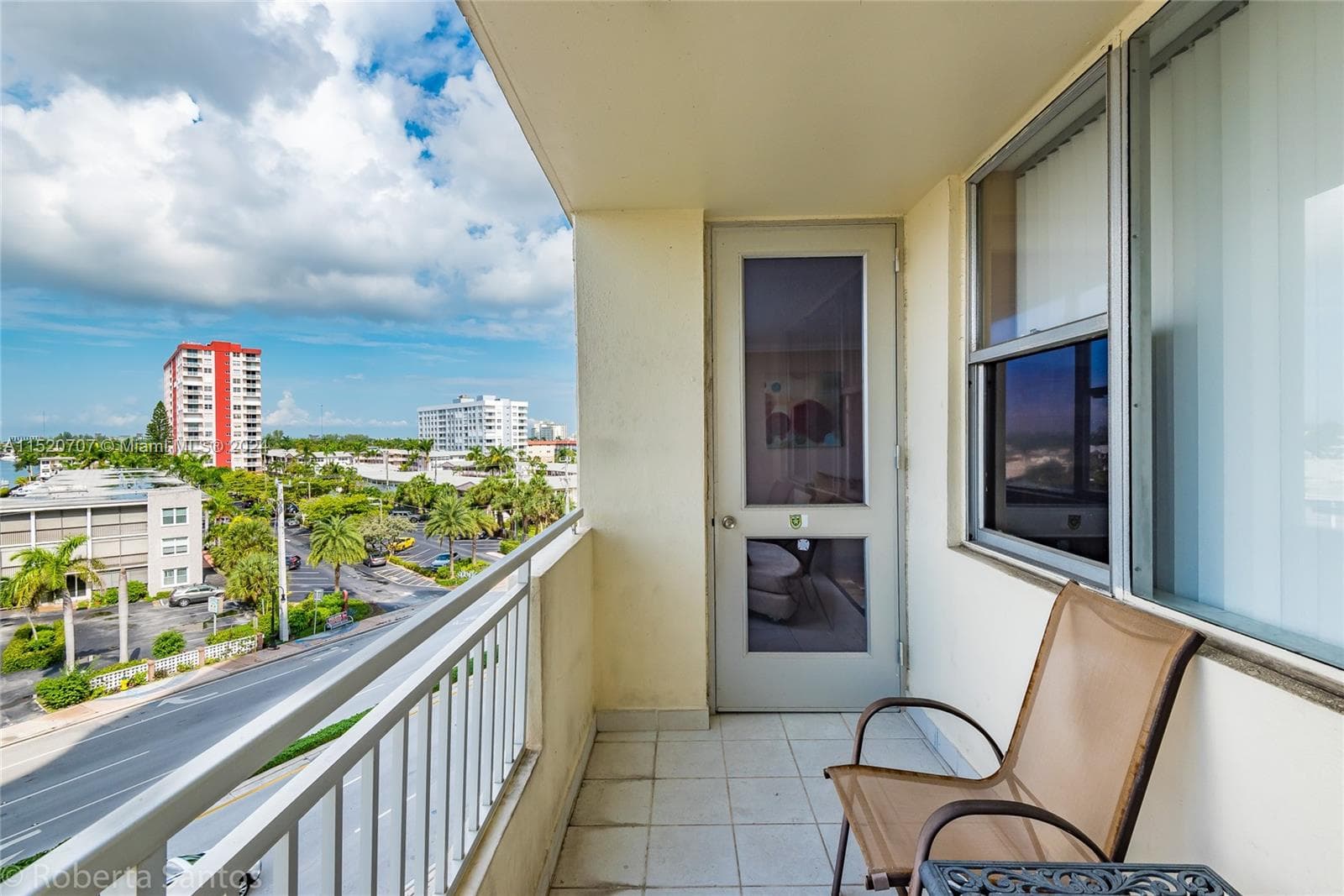 3180 S Ocean Dr 422 photo 8