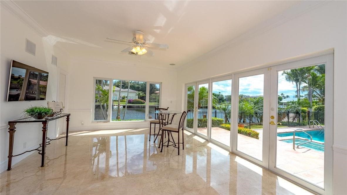 2 Compass Lane photo 12