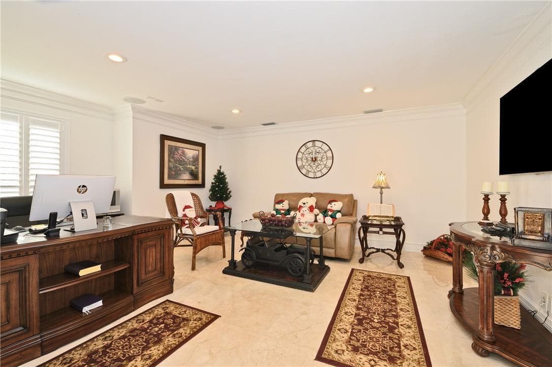 2 Compass Lane photo 9