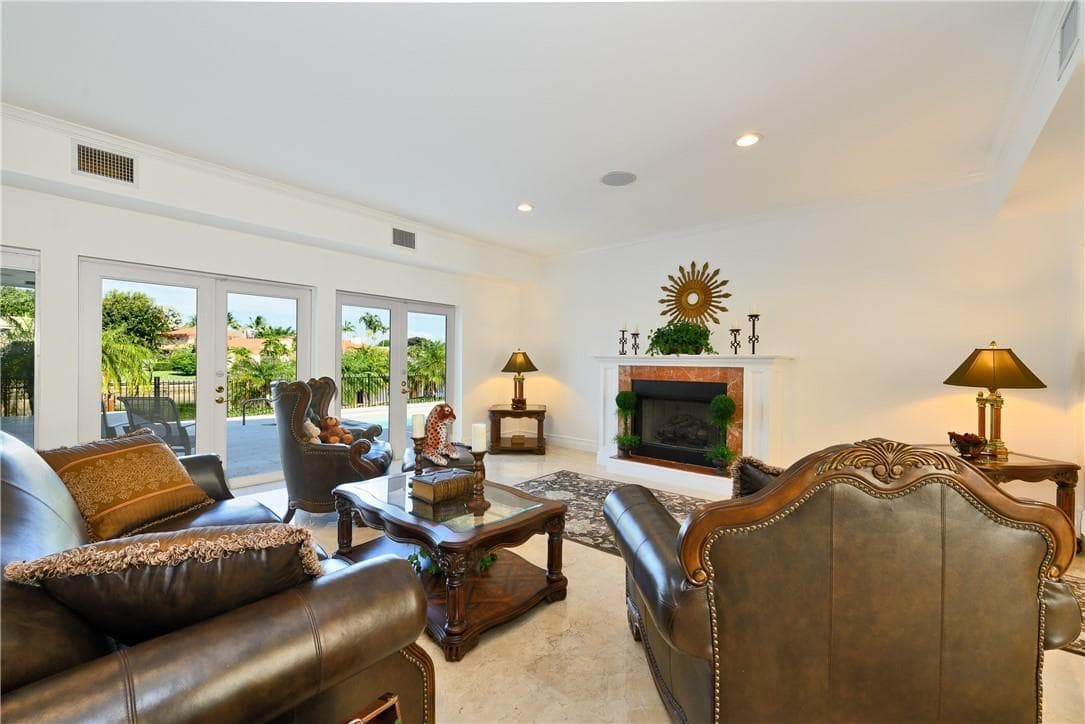 2 Compass Lane photo 11