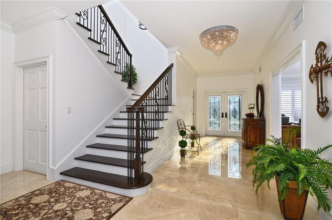 2 Compass Lane photo 8