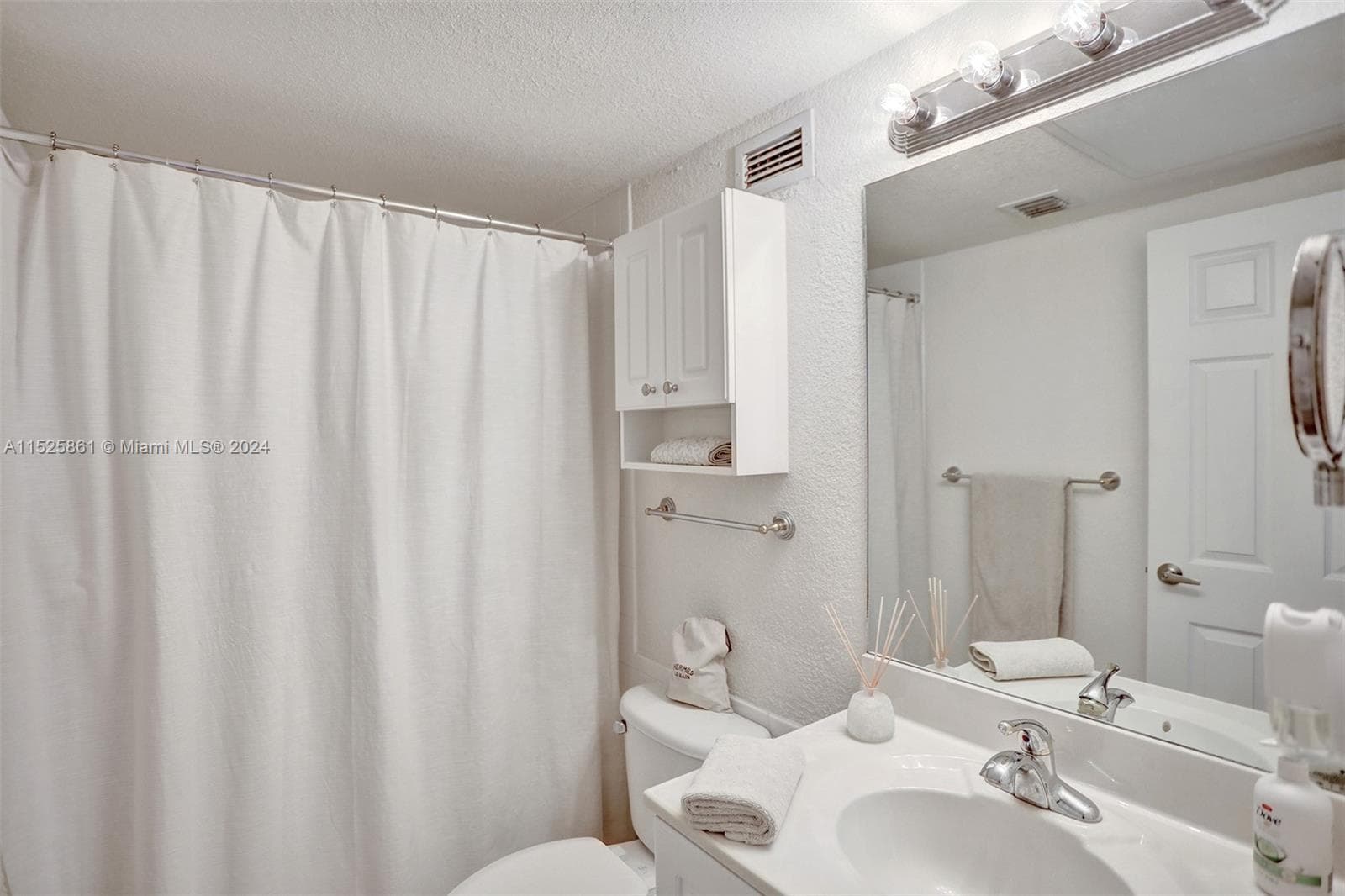 2501 S Ocean Dr (Avail. May 5th,2026) 314 photo 19