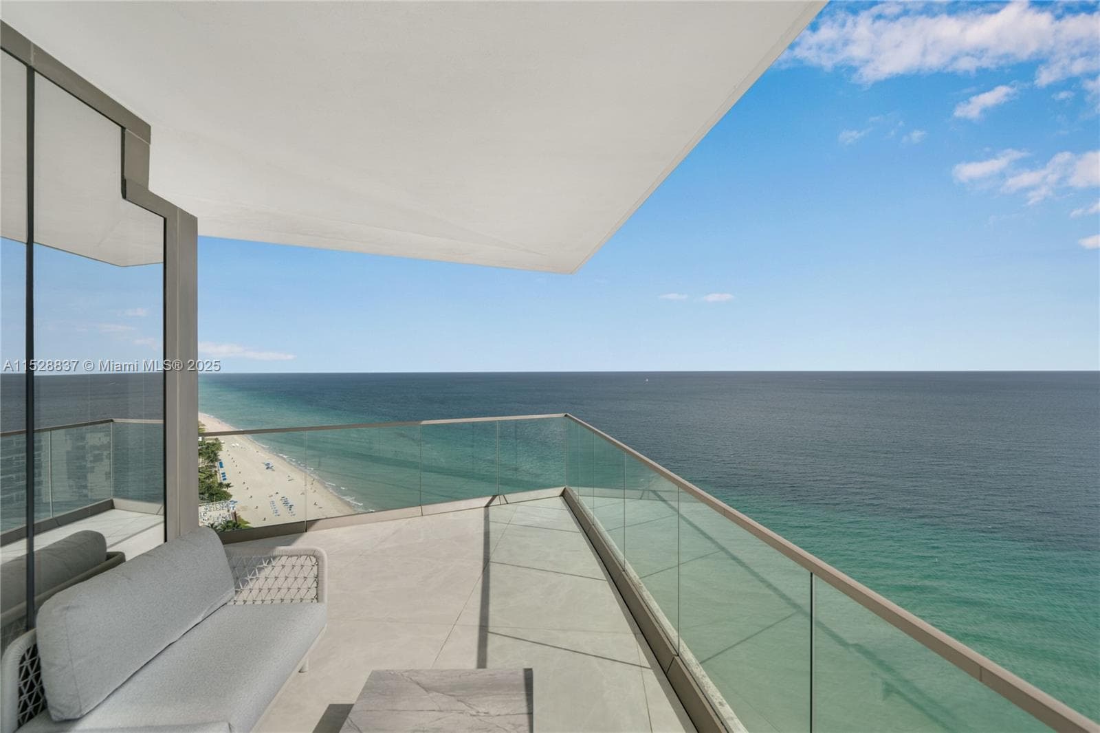 18975 Collins Ave 2000 photo 1