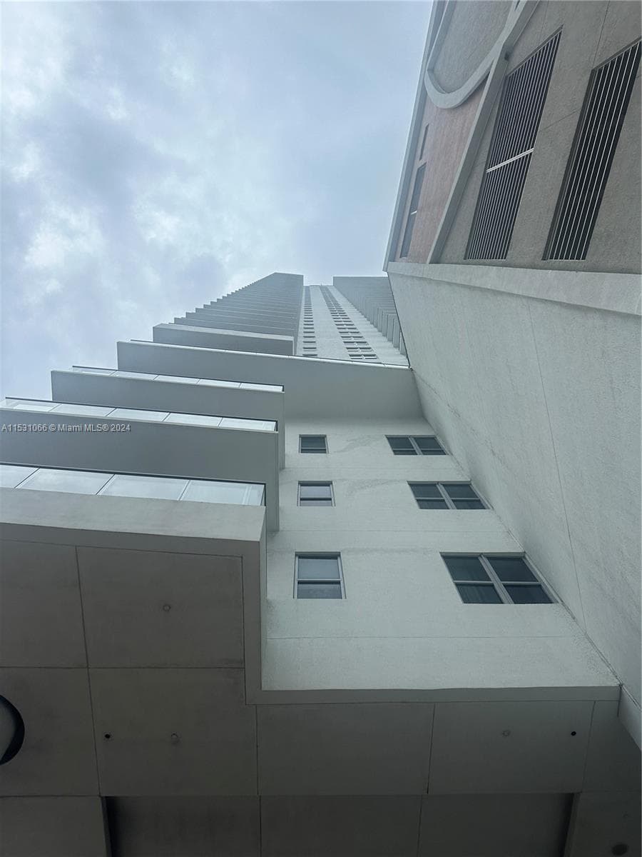4010 S Ocean Dr R707 photo 3