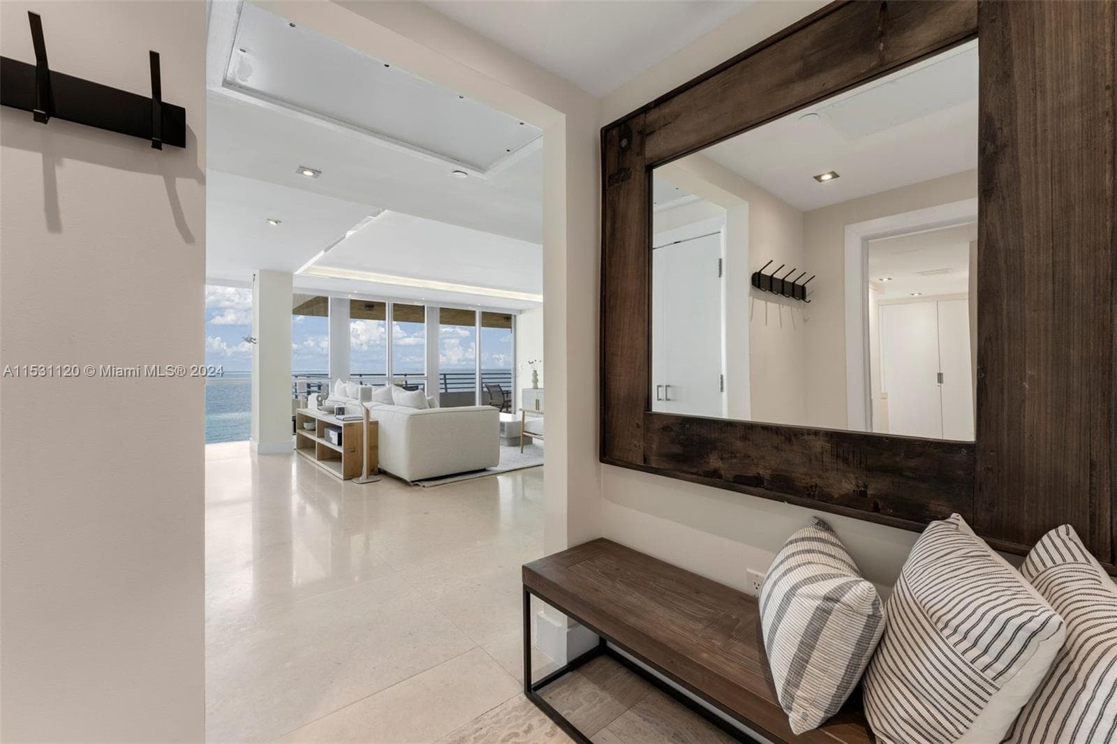 101 Ocean Dr 907 photo 4