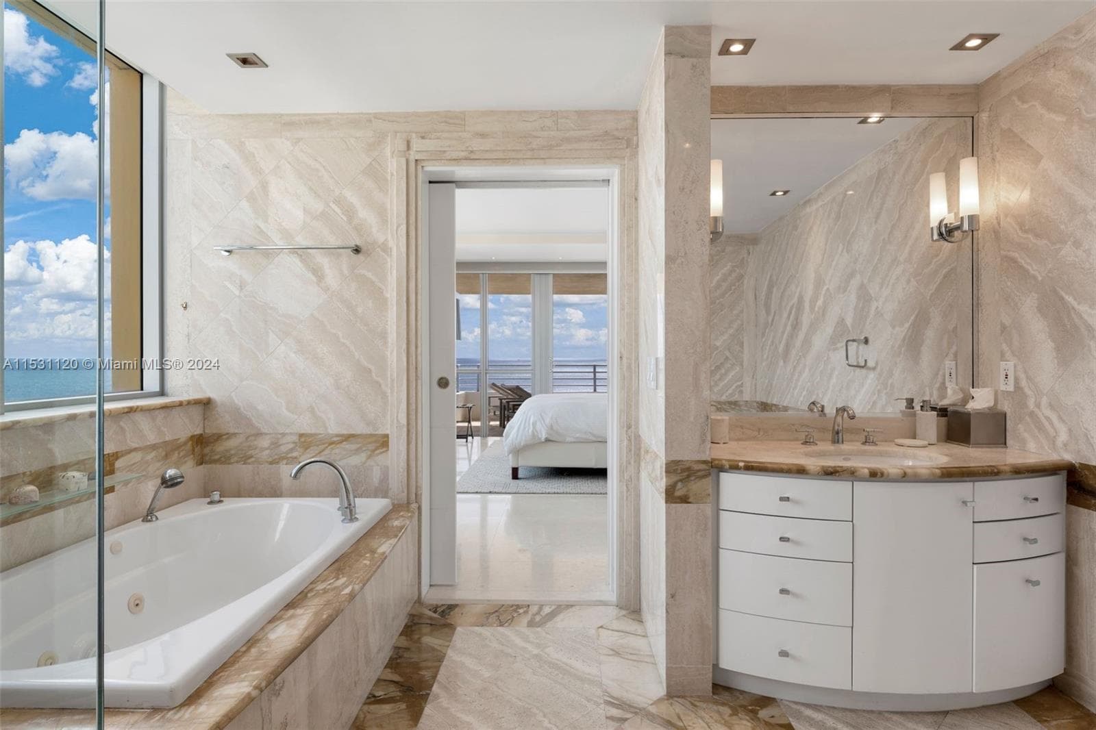 101 Ocean Dr 907 photo 21