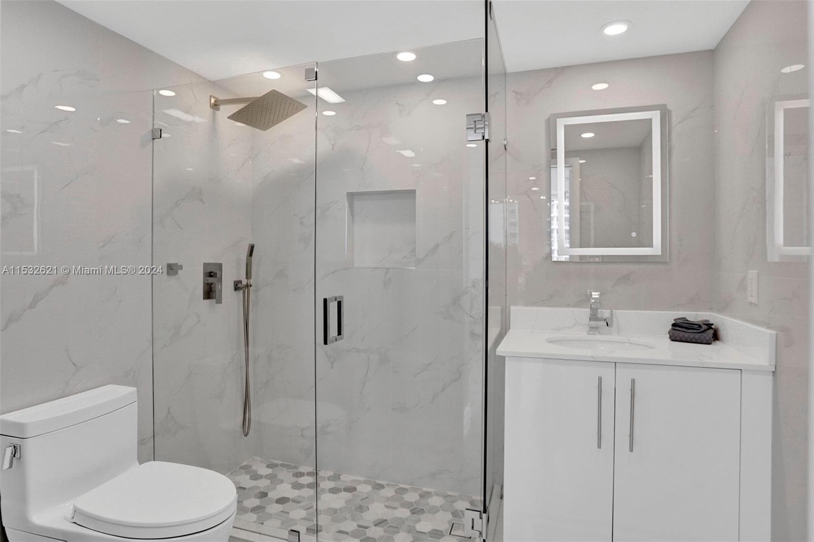 16699 Collins Ave 2209 photo 13