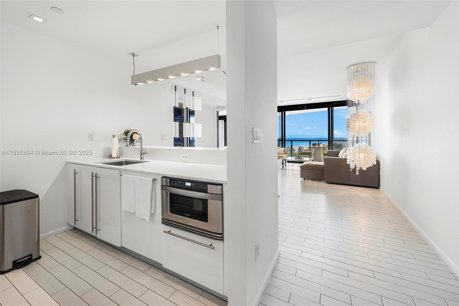2201 Collins Ave 814 photo 13