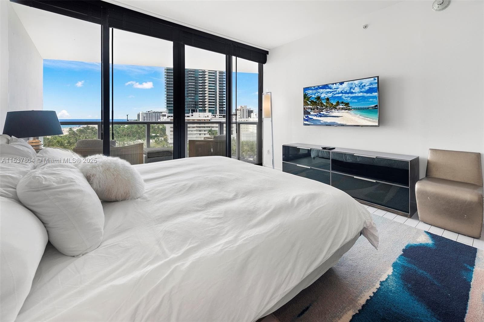 2201 Collins Ave 814 photo 17