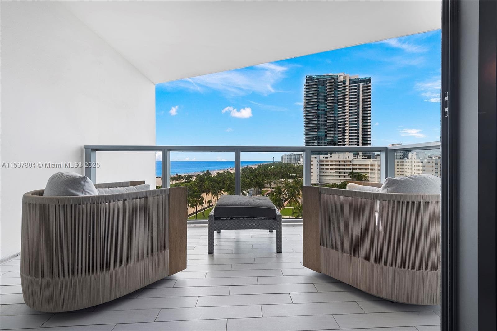 2201 Collins Ave 814 photo 18