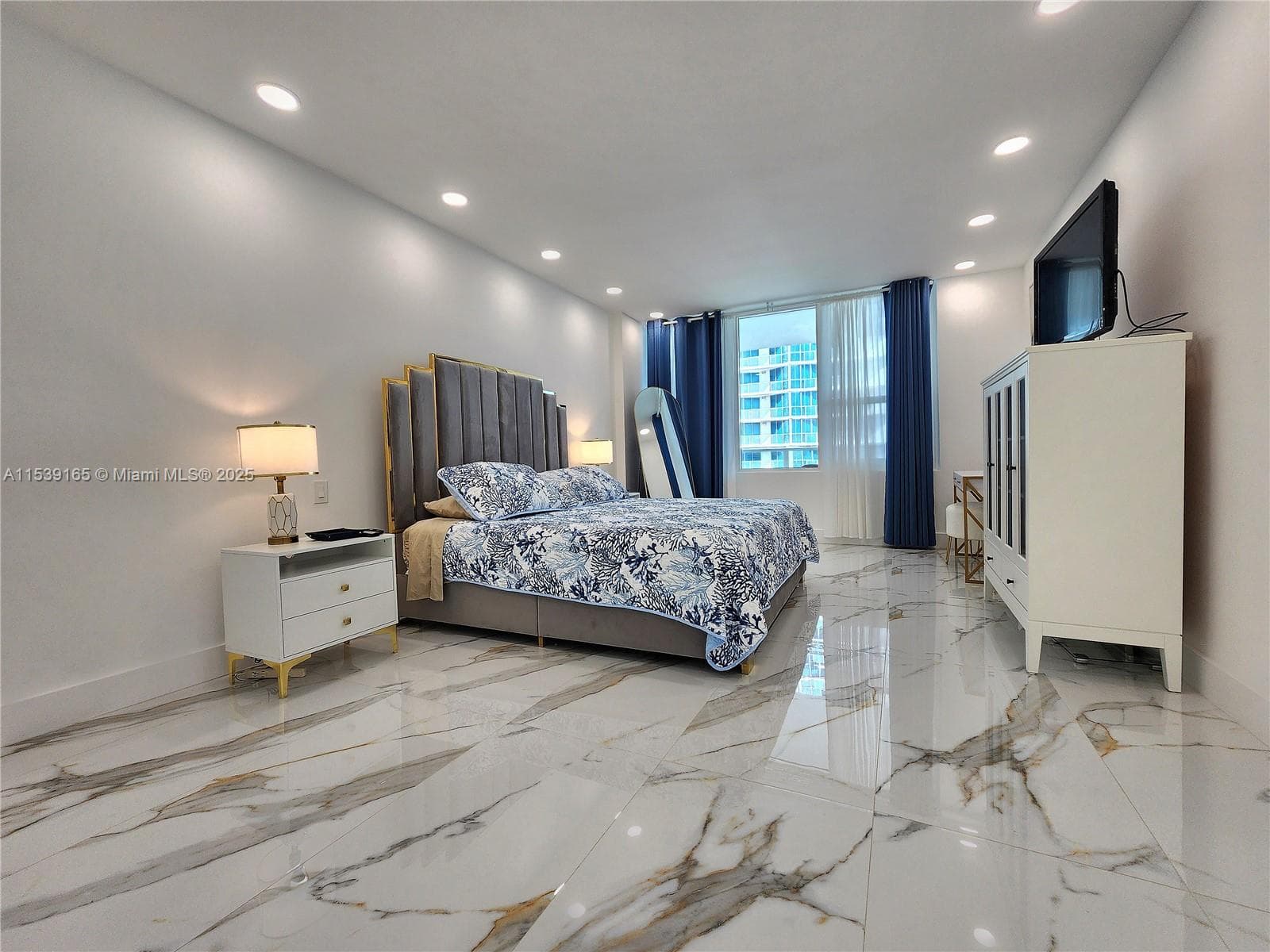 3505 S Ocean Dr 1509 photo 12