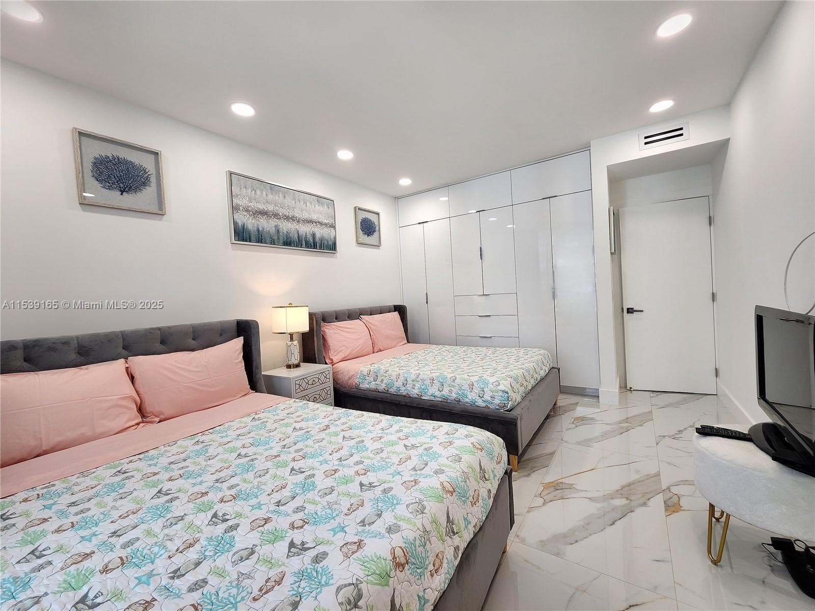 3505 S Ocean Dr 1509 photo 24