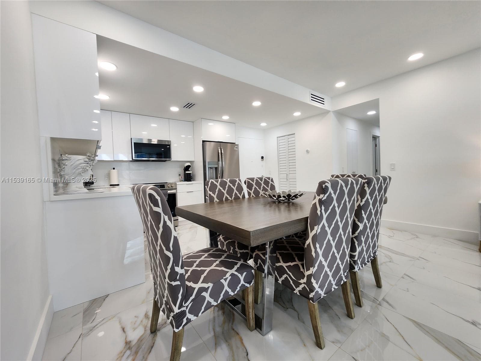 3505 S Ocean Dr 1509 photo 10