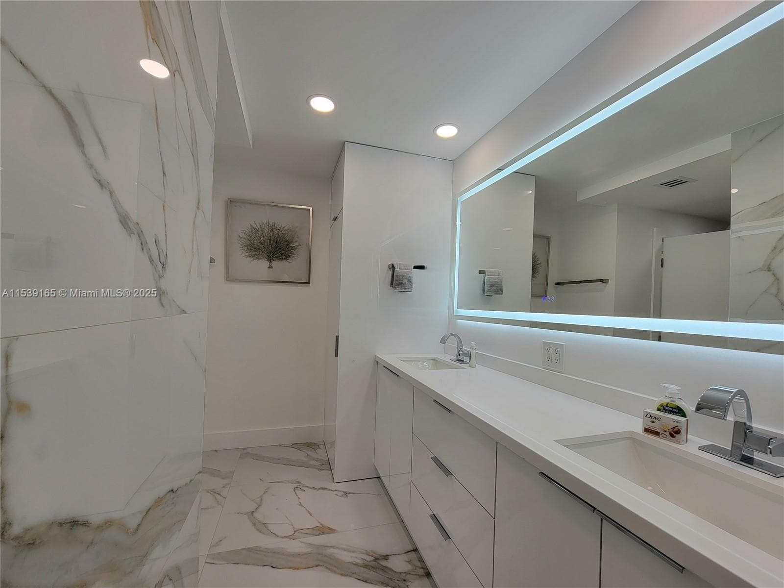 3505 S Ocean Dr 1509 photo 18