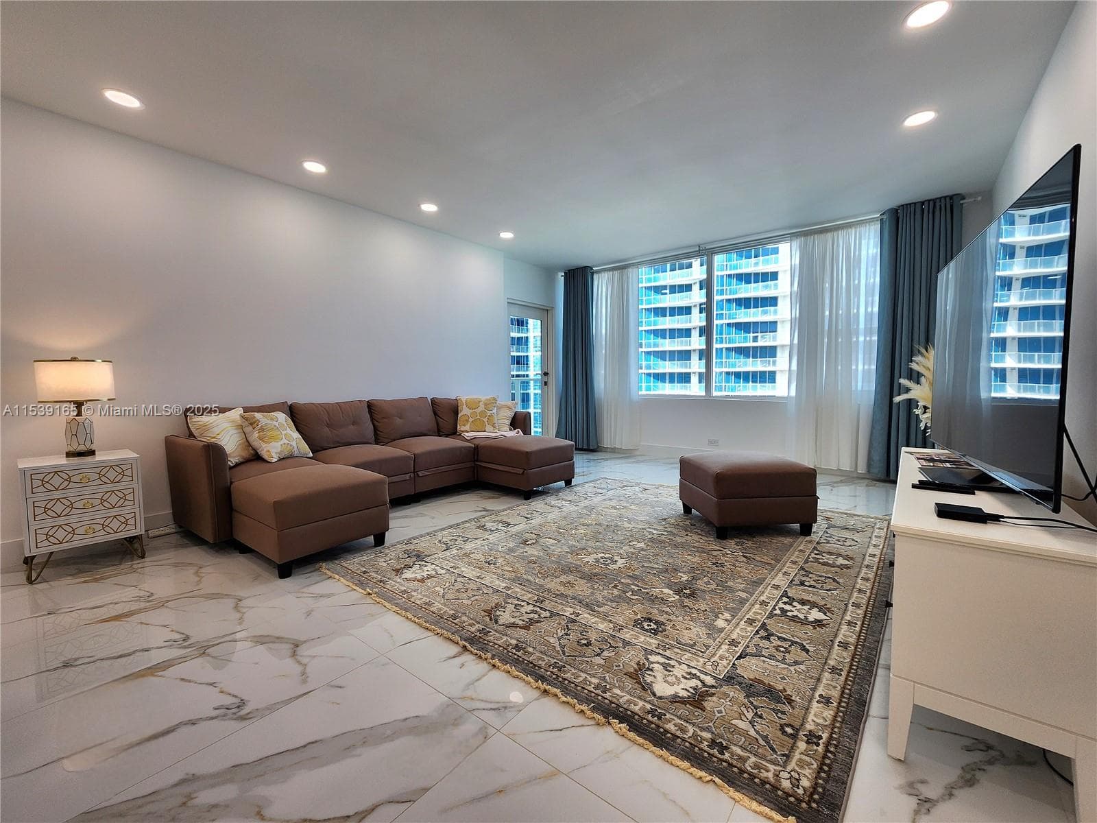 3505 S Ocean Dr 1509 photo 4