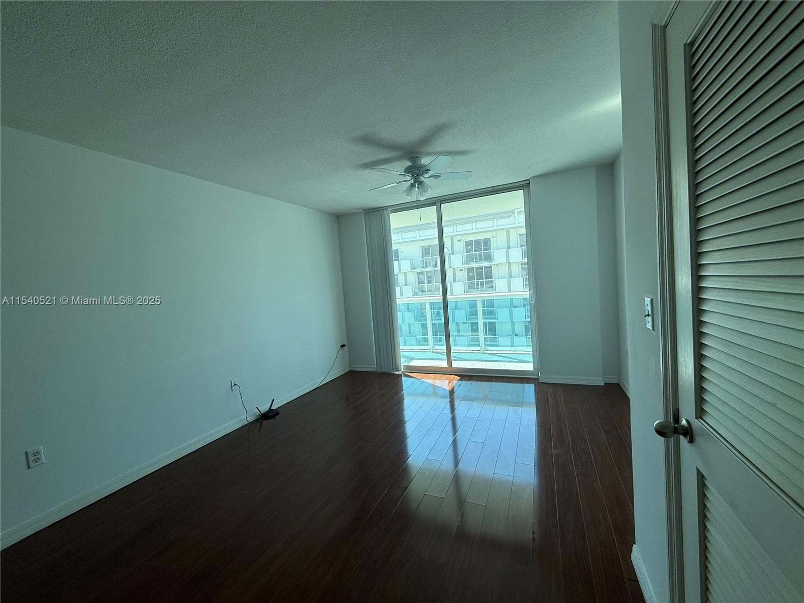 9201 Collins Ave 1023 photo 5